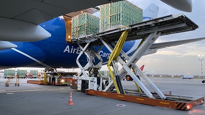 AirBridgeCargo completes the first charter flight with elite breeding pigs in a series of 17 flights under the charter programme