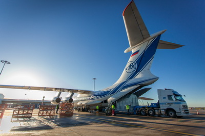 Двигательная установка для спутника доставлена в Стенстед на ИЛ-76ТД-90ВД